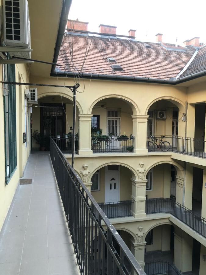 V57 Apartment Oktogon Budapesta Exterior foto